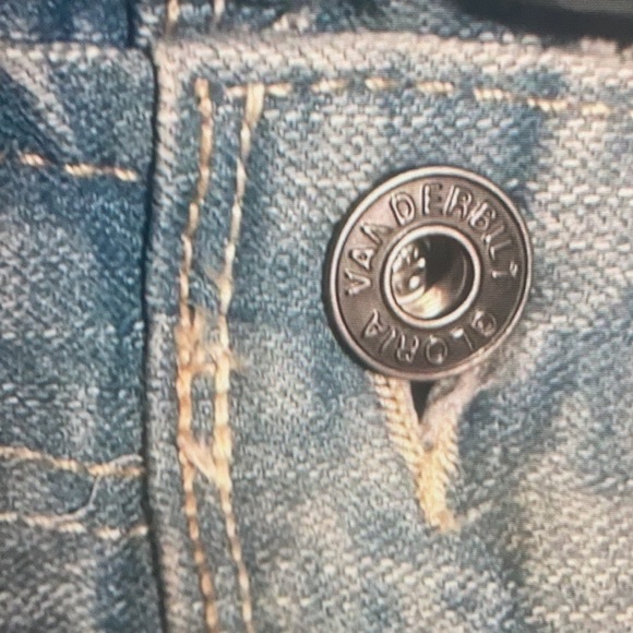 Gloria Vanderbilt Women’s Light wash Blue capris jeans - Picture 4 of 5